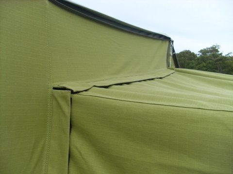 Verbindungsstelle von Anhängerzelt zu Duschzelt