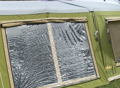 Anhängerzelt Fenster mit hochgerolltem