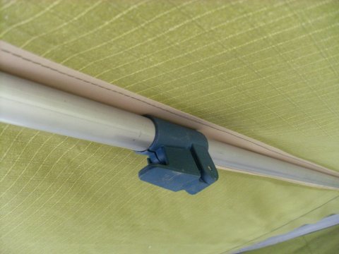 Teleskopstange des Vorbaus beim Anhängerzelt