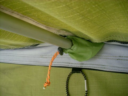 Anschlussstelle für das Gestänge des Vorzeltanbaus des Anhängerzeltes