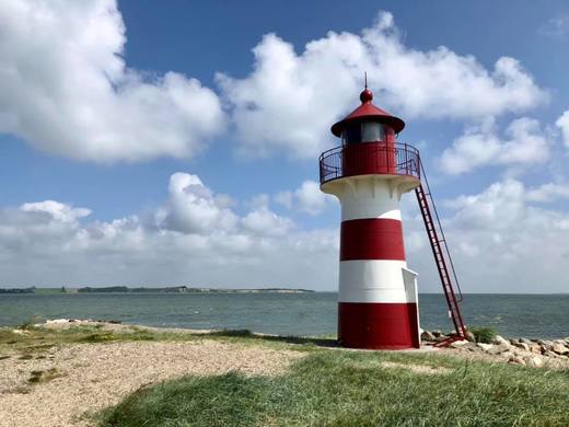 Leuchtturm am Strand von Dänemark