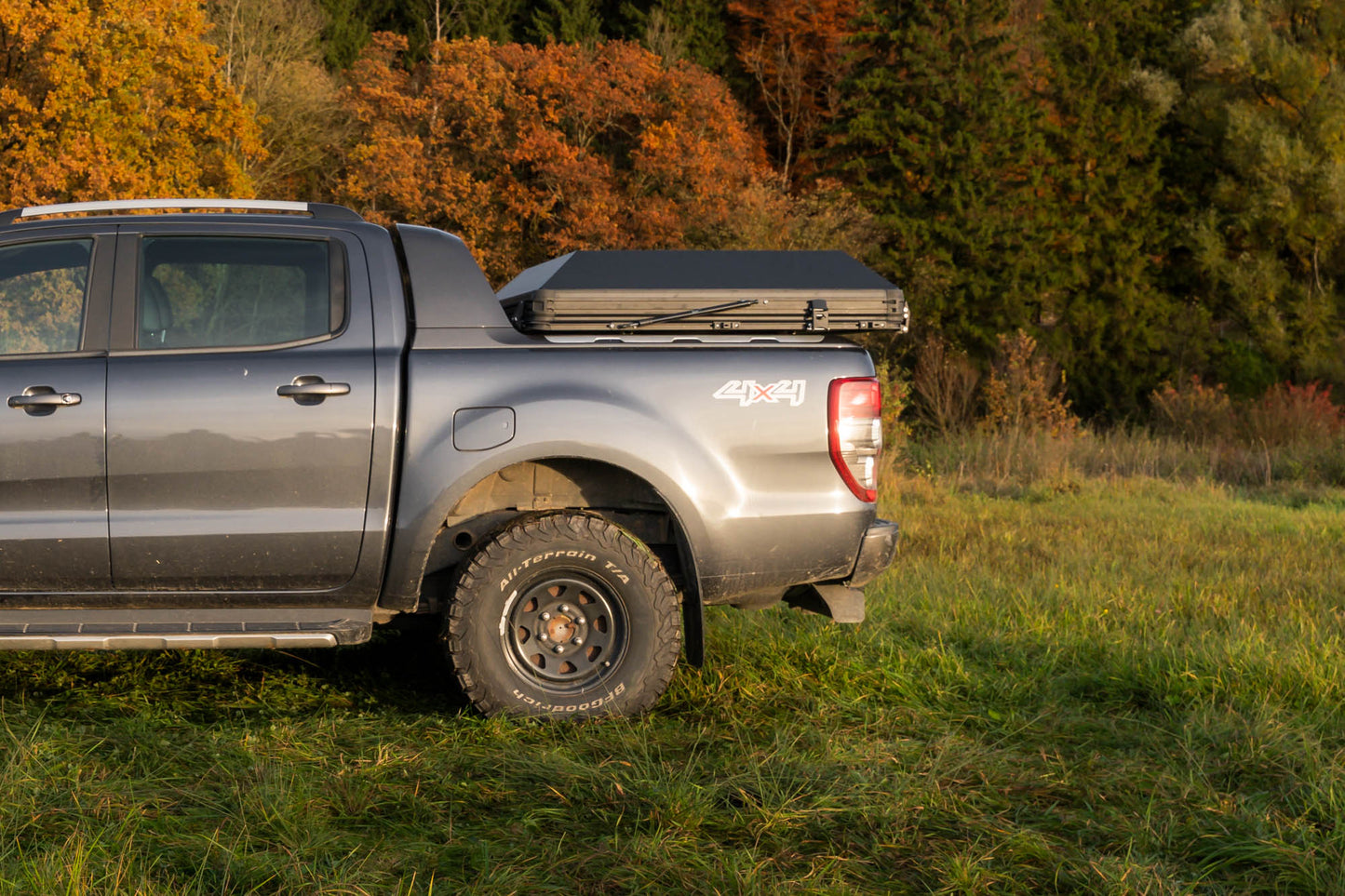 Leichtes Hybrid-Hartschalen-Dachzelt (Vorführer/Muster)