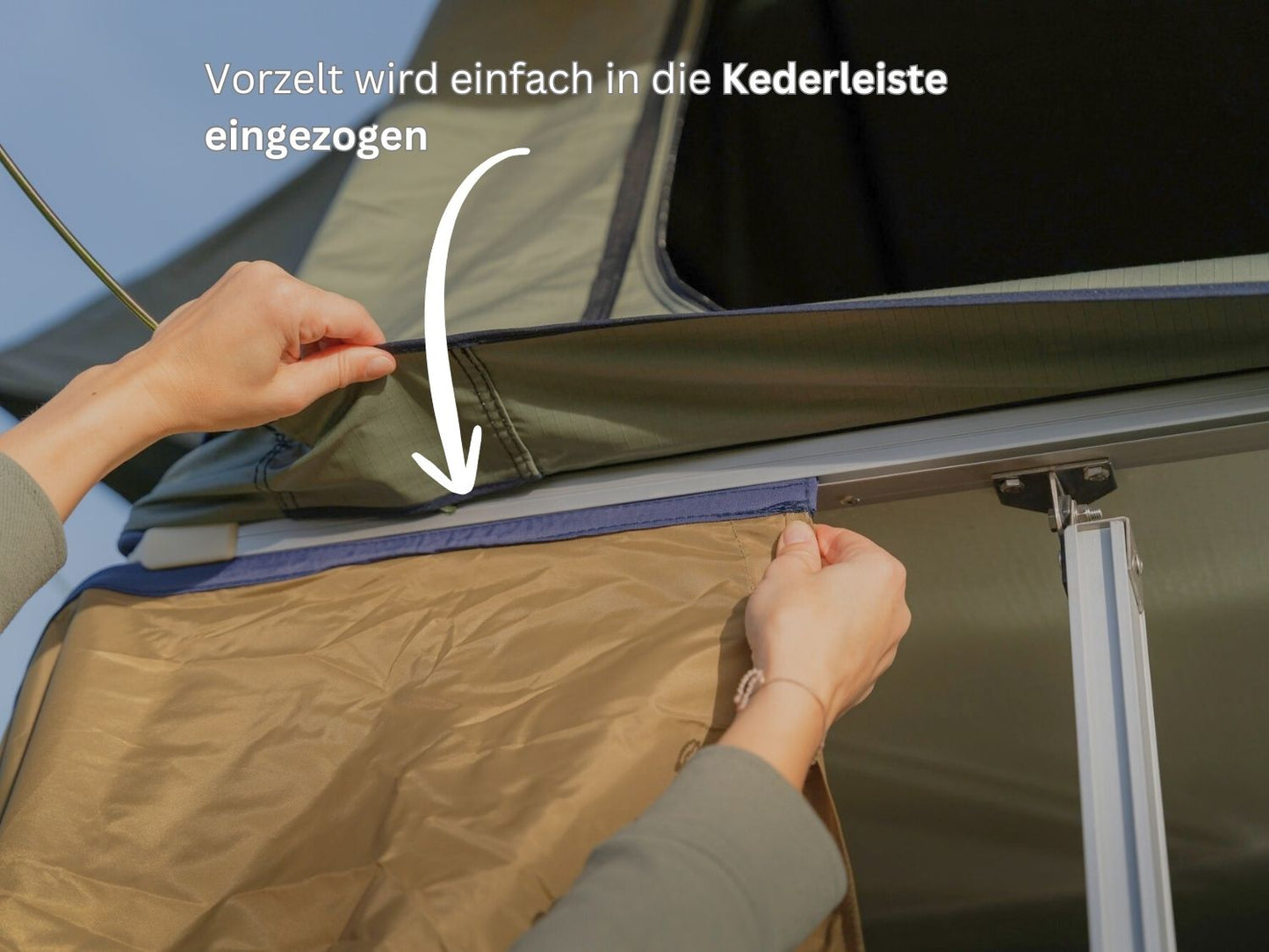 Vorzelt wird in Kederschiene des Dachzeltbodens eingezogen