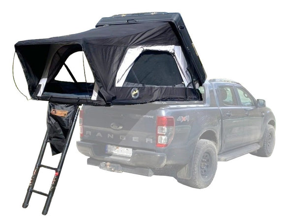 Hybrid-Hartschalen-Dachzelt auf Ford Ranger freigestellt