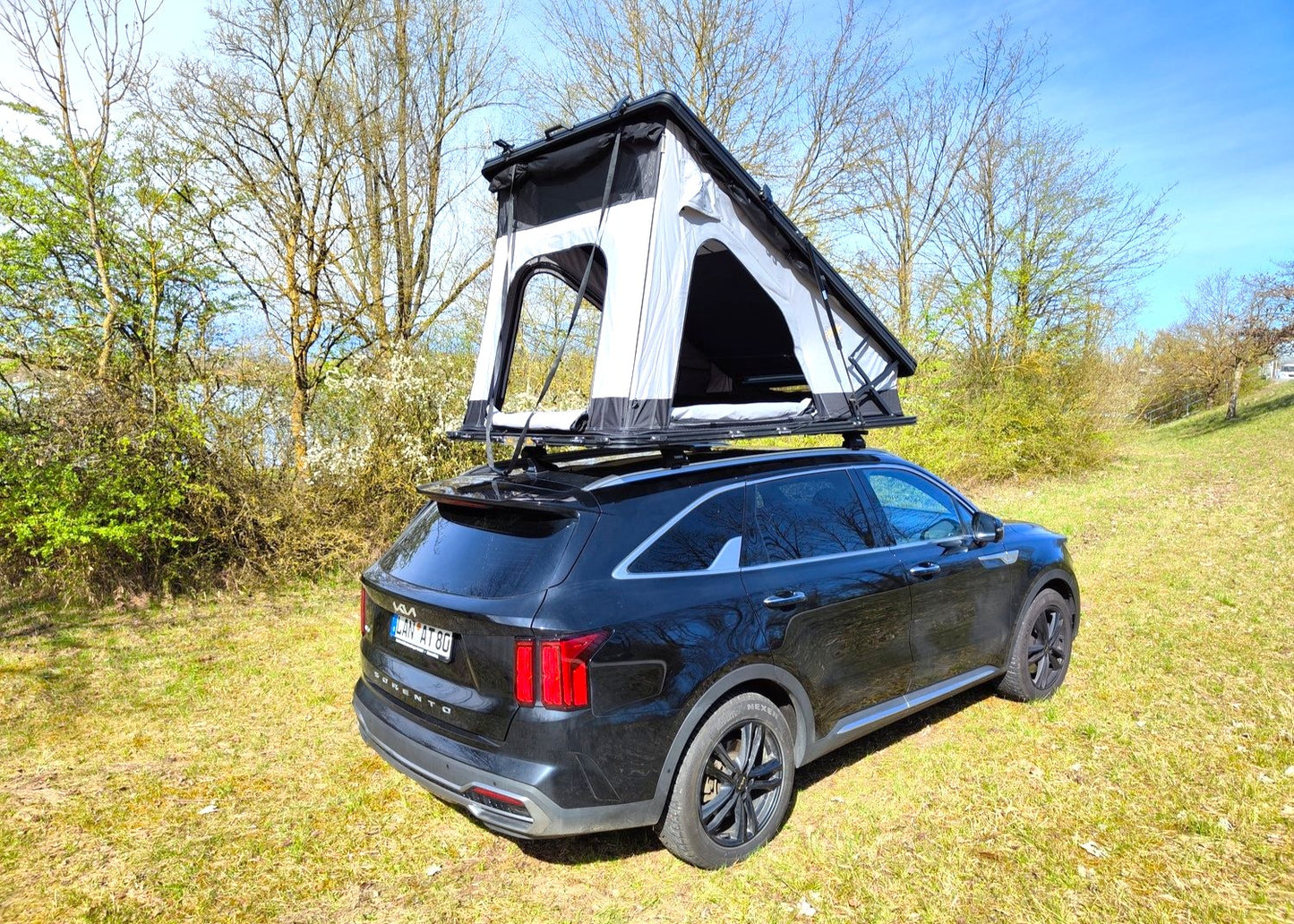 Mulloway hard-shell roof tent C-stock